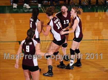 Thumbnail 2 in Benton vs Carterville (IHSA Class 2A Sectional Semi-Final) photogallery.