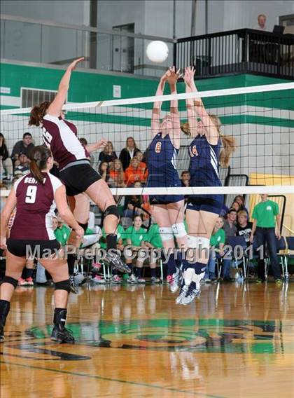 Thumbnail 2 in Benton vs Carterville (IHSA Class 2A Sectional Semi-Final) photogallery.