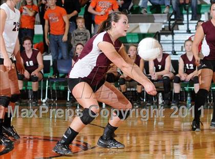 Thumbnail 3 in Benton vs Carterville (IHSA Class 2A Sectional Semi-Final) photogallery.