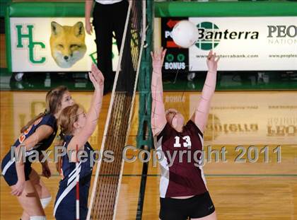 Thumbnail 3 in Benton vs Carterville (IHSA Class 2A Sectional Semi-Final) photogallery.