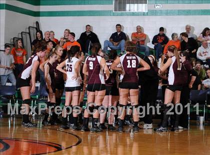 Thumbnail 2 in Benton vs Carterville (IHSA Class 2A Sectional Semi-Final) photogallery.