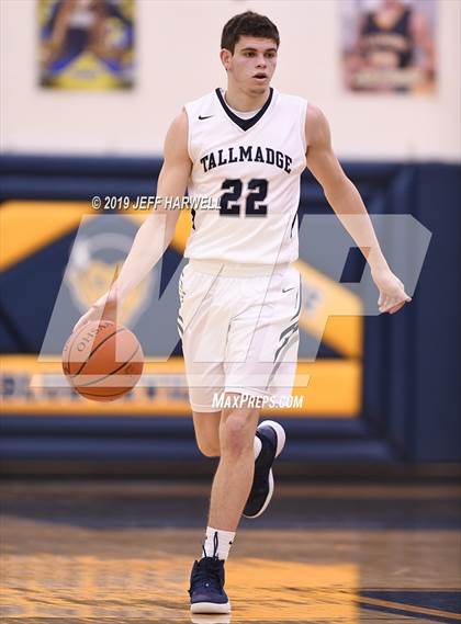 Thumbnail 3 in Aurora @ Tallmadge photogallery.