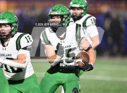 Thumbnail 3 in Highland vs. Avon (OHSAA Division 2 Regional Final) photogallery.
