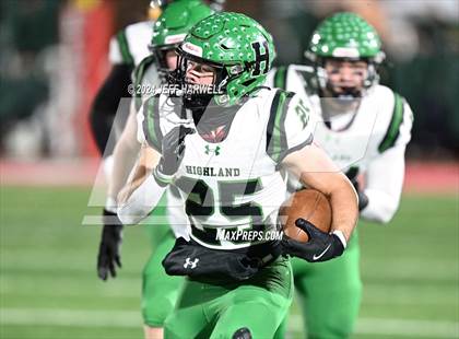 Thumbnail 1 in Highland vs. Avon (OHSAA Division 2 Regional Final) photogallery.