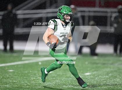 Thumbnail 1 in Highland vs. Avon (OHSAA Division 2 Regional Final) photogallery.