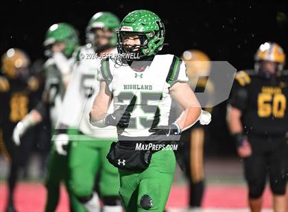 Thumbnail 1 in Highland vs. Avon (OHSAA Division 2 Regional Final) photogallery.