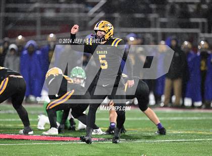 Thumbnail 3 in Highland vs. Avon (OHSAA Division 2 Regional Final) photogallery.