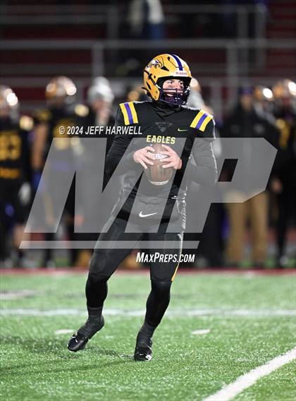 Thumbnail 1 in Highland vs. Avon (OHSAA Division 2 Regional Final) photogallery.