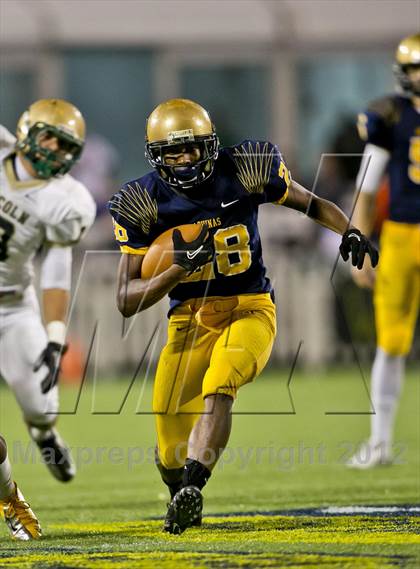 Thumbnail 2 in Lincoln vs. St. Thomas Aquinas (FHSAA 7A Final) photogallery.