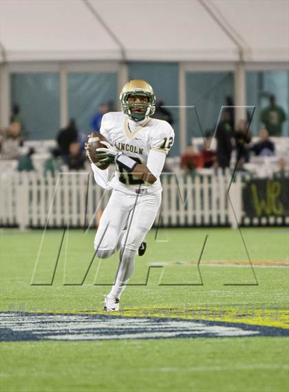 Thumbnail 1 in Lincoln vs. St. Thomas Aquinas (FHSAA 7A Final) photogallery.