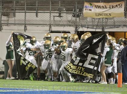 Thumbnail 1 in Lincoln vs. St. Thomas Aquinas (FHSAA 7A Final) photogallery.
