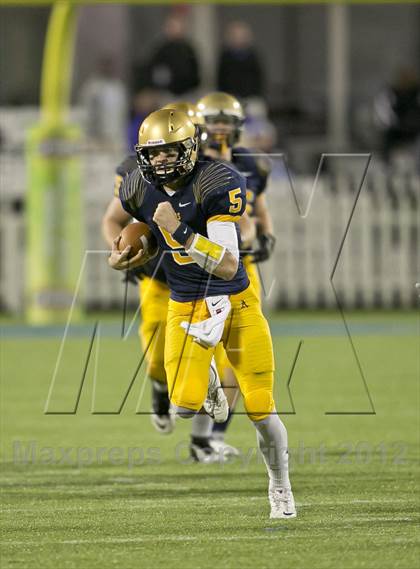 Thumbnail 1 in Lincoln vs. St. Thomas Aquinas (FHSAA 7A Final) photogallery.