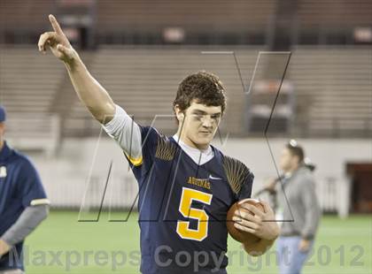 Thumbnail 1 in Lincoln vs. St. Thomas Aquinas (FHSAA 7A Final) photogallery.