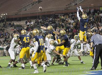 Thumbnail 3 in Lincoln vs. St. Thomas Aquinas (FHSAA 7A Final) photogallery.