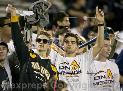 Thumbnail 1 in Lincoln vs. St. Thomas Aquinas (FHSAA 7A Final) photogallery.