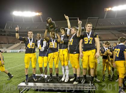 Thumbnail 2 in Lincoln vs. St. Thomas Aquinas (FHSAA 7A Final) photogallery.