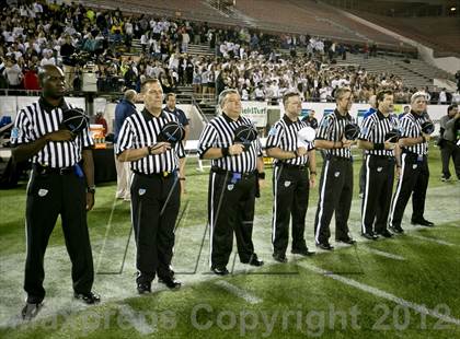 Thumbnail 3 in Lincoln vs. St. Thomas Aquinas (FHSAA 7A Final) photogallery.