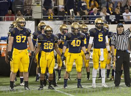 Thumbnail 2 in Lincoln vs. St. Thomas Aquinas (FHSAA 7A Final) photogallery.