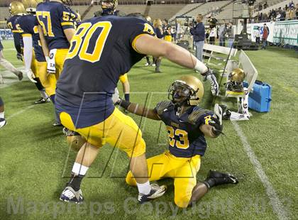 Thumbnail 1 in Lincoln vs. St. Thomas Aquinas (FHSAA 7A Final) photogallery.