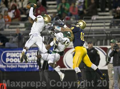 Thumbnail 1 in Lincoln vs. St. Thomas Aquinas (FHSAA 7A Final) photogallery.