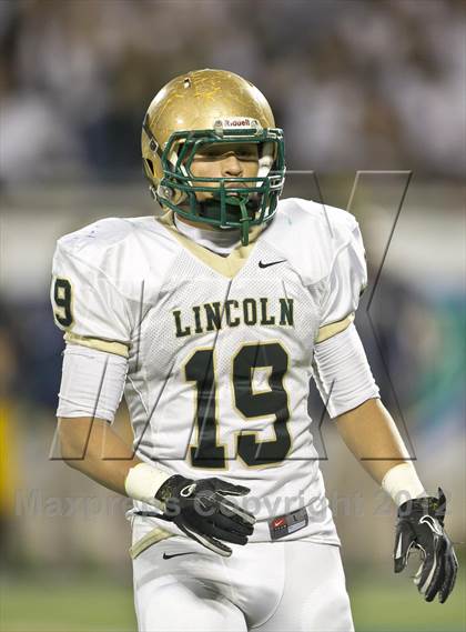 Thumbnail 3 in Lincoln vs. St. Thomas Aquinas (FHSAA 7A Final) photogallery.