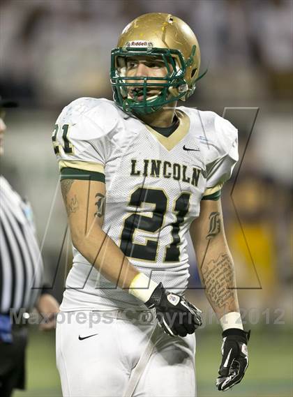 Thumbnail 1 in Lincoln vs. St. Thomas Aquinas (FHSAA 7A Final) photogallery.