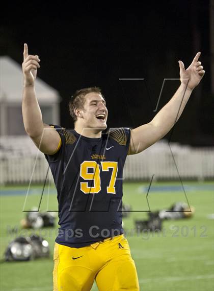 Thumbnail 1 in Lincoln vs. St. Thomas Aquinas (FHSAA 7A Final) photogallery.