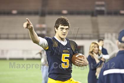 Thumbnail 2 in Lincoln vs. St. Thomas Aquinas (FHSAA 7A Final) photogallery.