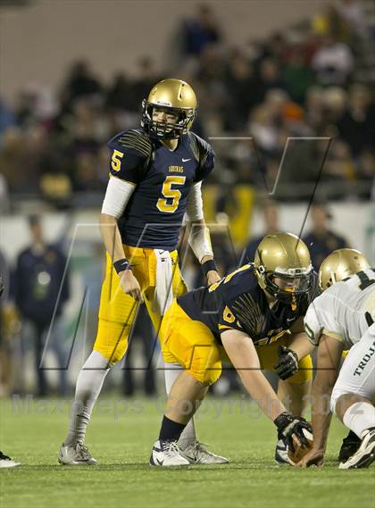 Thumbnail 3 in Lincoln vs. St. Thomas Aquinas (FHSAA 7A Final) photogallery.