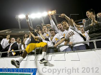 Thumbnail 1 in Lincoln vs. St. Thomas Aquinas (FHSAA 7A Final) photogallery.