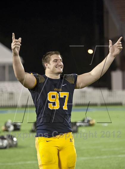 Thumbnail 2 in Lincoln vs. St. Thomas Aquinas (FHSAA 7A Final) photogallery.