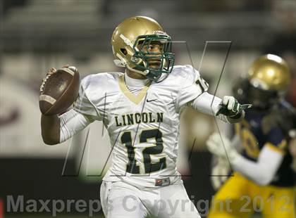 Thumbnail 3 in Lincoln vs. St. Thomas Aquinas (FHSAA 7A Final) photogallery.