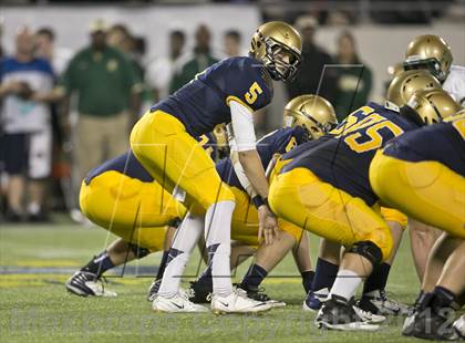 Thumbnail 2 in Lincoln vs. St. Thomas Aquinas (FHSAA 7A Final) photogallery.
