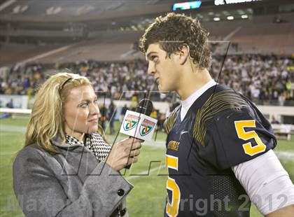 Thumbnail 3 in Lincoln vs. St. Thomas Aquinas (FHSAA 7A Final) photogallery.