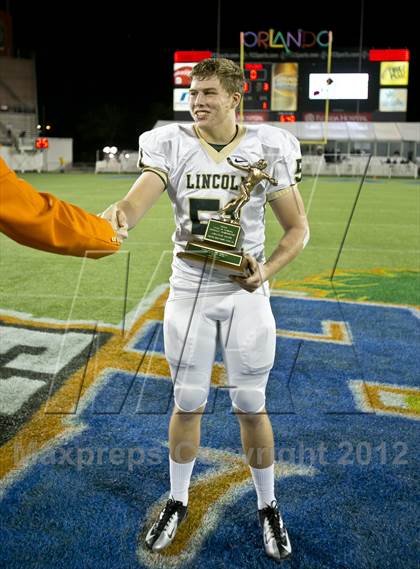 Thumbnail 1 in Lincoln vs. St. Thomas Aquinas (FHSAA 7A Final) photogallery.