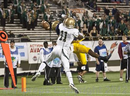 Thumbnail 3 in Lincoln vs. St. Thomas Aquinas (FHSAA 7A Final) photogallery.