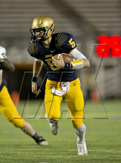 Thumbnail 2 in Lincoln vs. St. Thomas Aquinas (FHSAA 7A Final) photogallery.