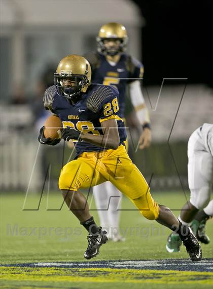 Thumbnail 1 in Lincoln vs. St. Thomas Aquinas (FHSAA 7A Final) photogallery.