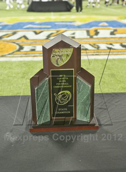 Thumbnail 2 in Lincoln vs. St. Thomas Aquinas (FHSAA 7A Final) photogallery.