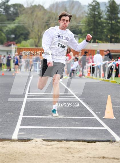 Thumbnail 1 in Bryan Bradley Viking Track Classic (Long Jump) photogallery.
