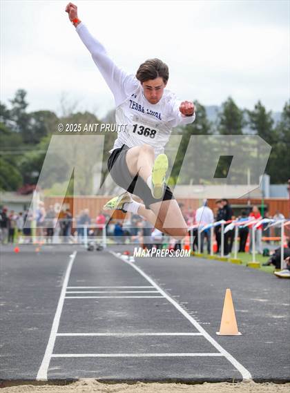 Thumbnail 2 in Bryan Bradley Viking Track Classic (Long Jump) photogallery.