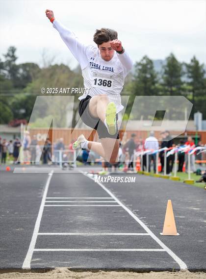 Thumbnail 3 in Bryan Bradley Viking Track Classic (Long Jump) photogallery.