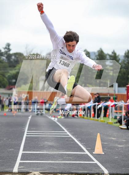 Thumbnail 1 in Bryan Bradley Viking Track Classic (Long Jump) photogallery.