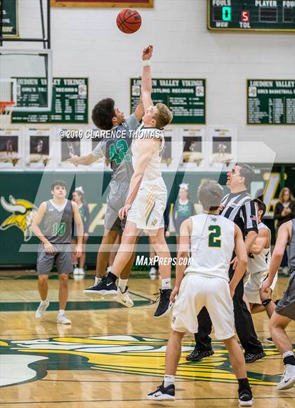 Thumbnail 1 in Woodgrove @ Loudoun Valley photogallery.