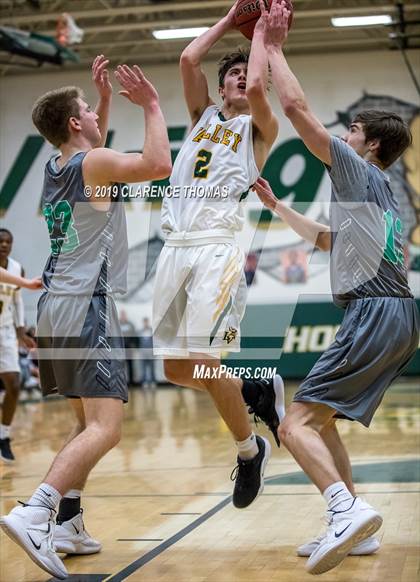 Thumbnail 1 in Woodgrove @ Loudoun Valley photogallery.