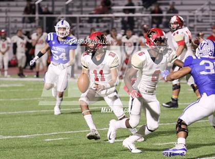 Thumbnail 3 in Victoria East vs Veterans Memorial (UIL 5A Bi-District Playoff) photogallery.