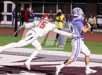 Thumbnail 1 in Victoria East vs Veterans Memorial (UIL 5A Bi-District Playoff) photogallery.
