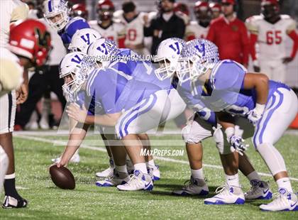 Thumbnail 1 in Victoria East vs Veterans Memorial (UIL 5A Bi-District Playoff) photogallery.