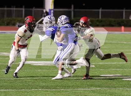 Thumbnail 3 in Victoria East vs Veterans Memorial (UIL 5A Bi-District Playoff) photogallery.