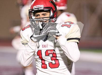 Thumbnail 1 in Victoria East vs Veterans Memorial (UIL 5A Bi-District Playoff) photogallery.
